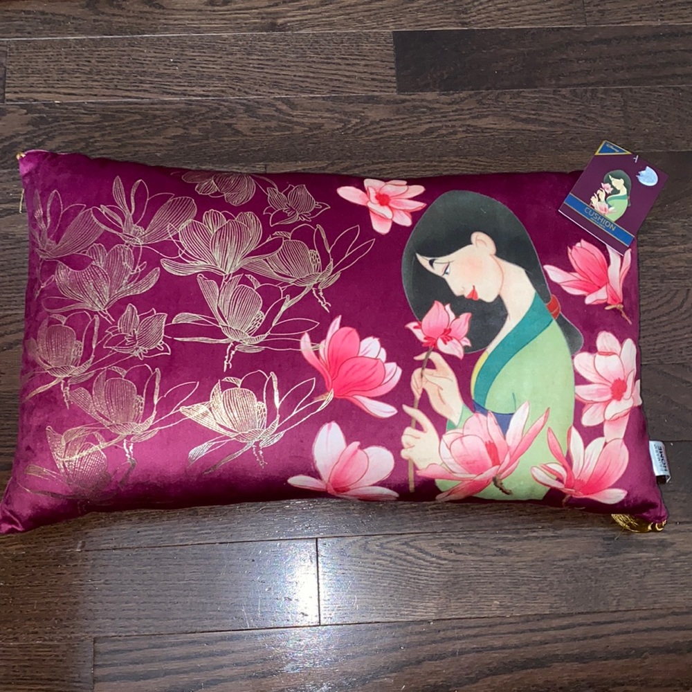 NWT Mulan pillow